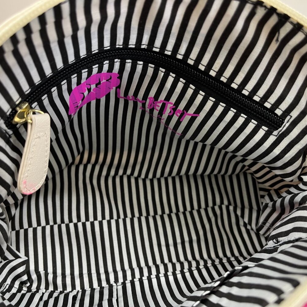 Betsey Johnson - LUV Mini Dome in Fuchsia & White - NWT - Picture 7 of 8